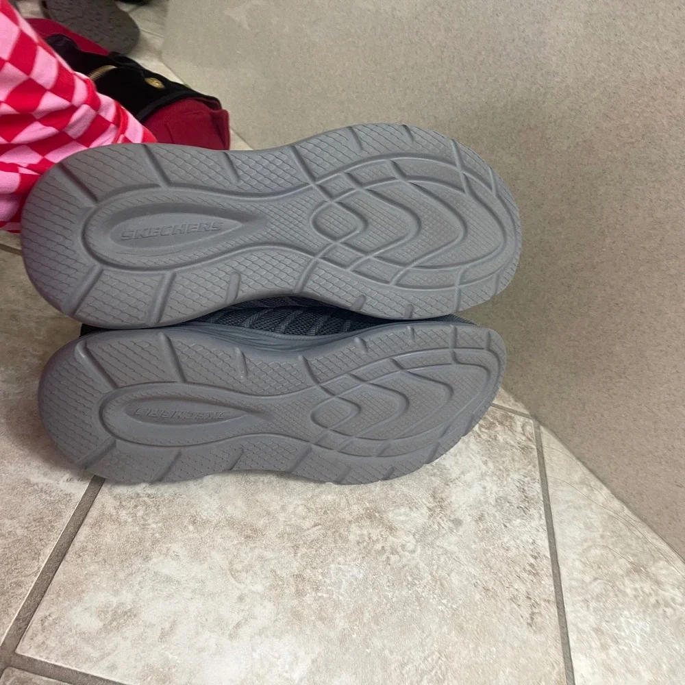 Skechers black hands