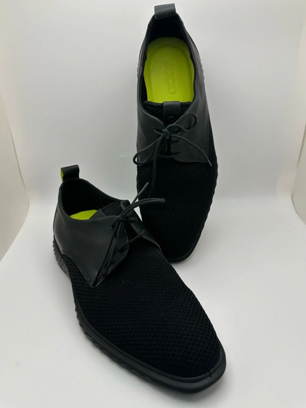Ecco streamlined black