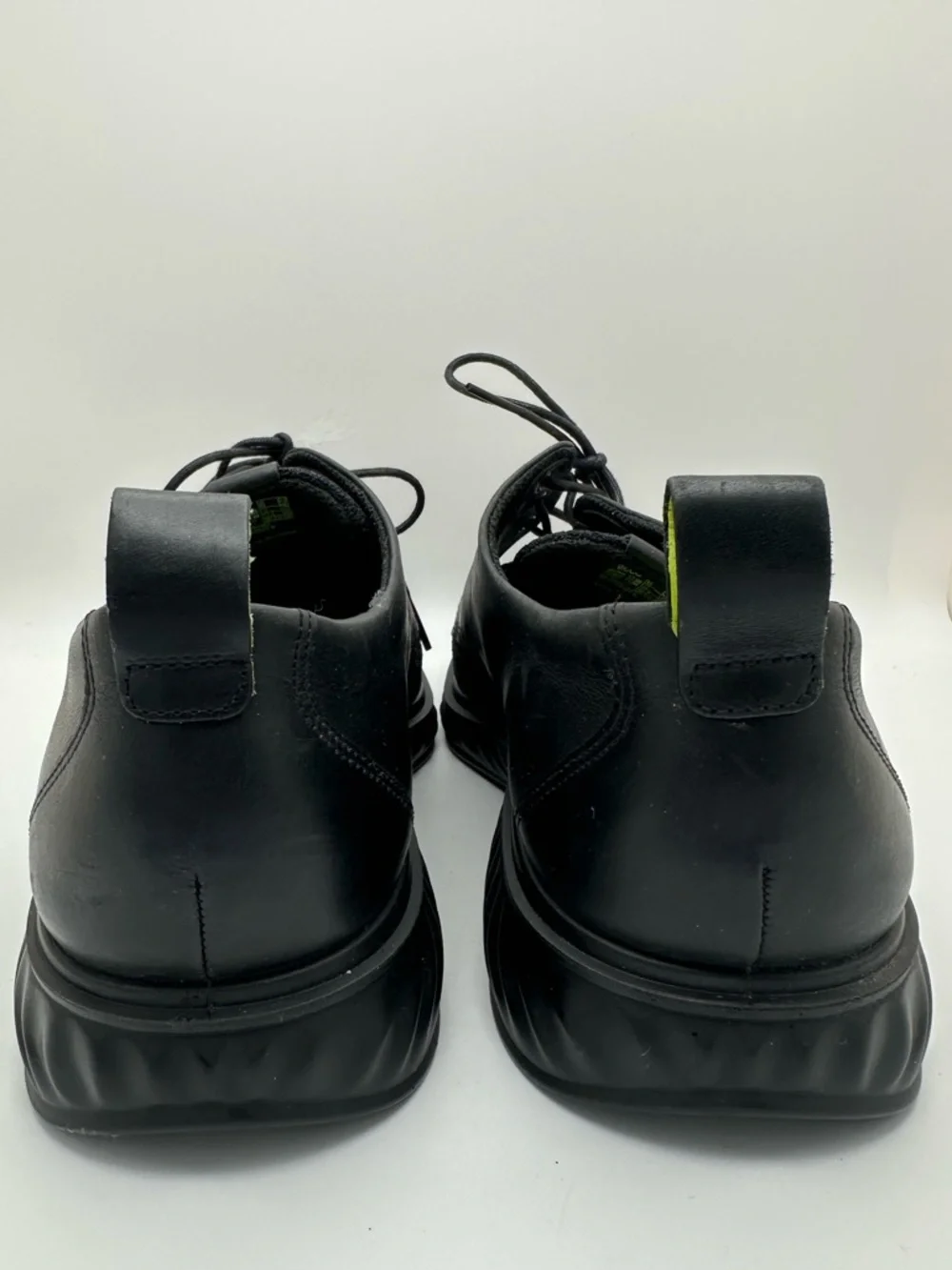 Ecco streamlined black