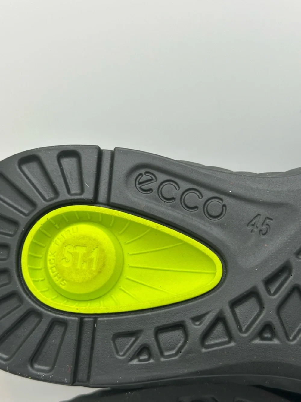 Ecco streamlined black