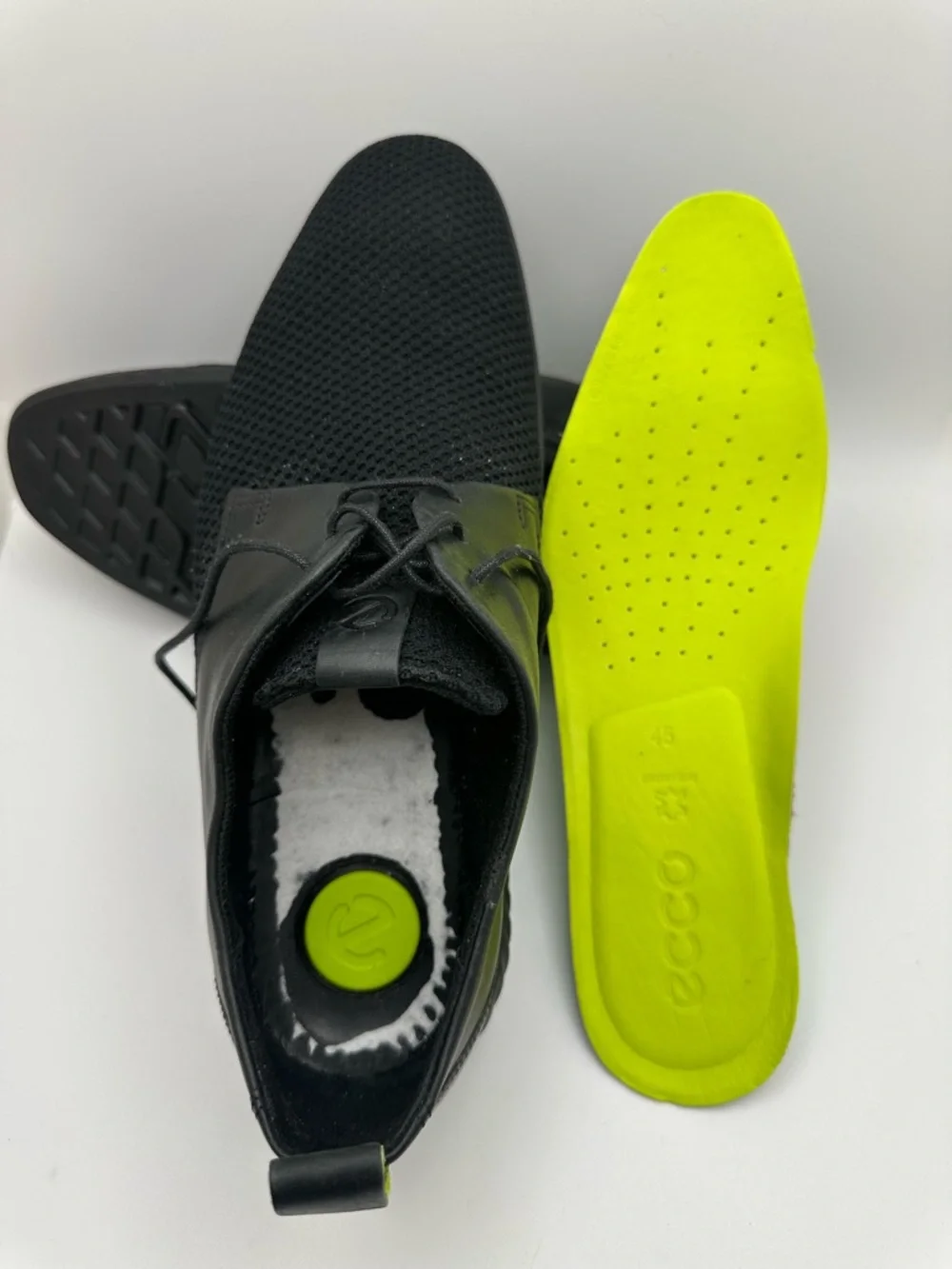 Ecco streamlined black