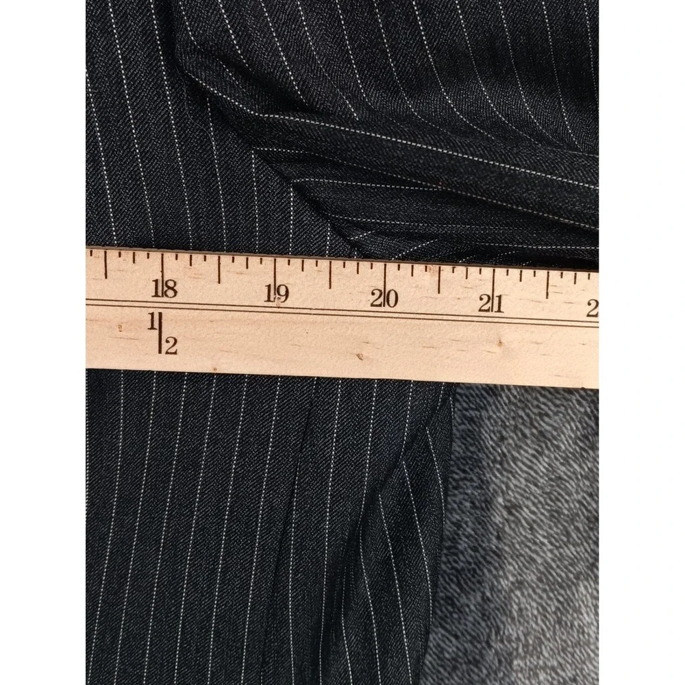 Daniel Cremieux sophisticated pinstripe