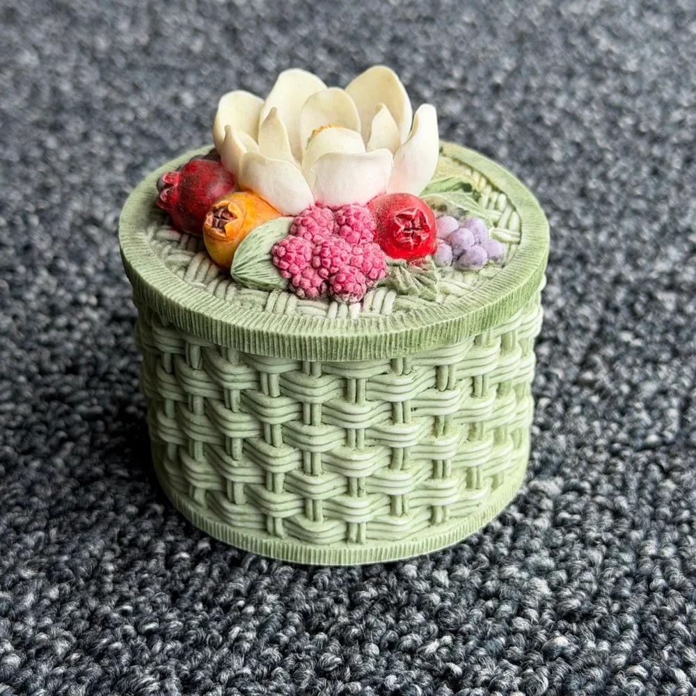Vtg 1999 Glynda Turley Magnolia Fruit Basket Resin Trinket Box Green 3in Signed