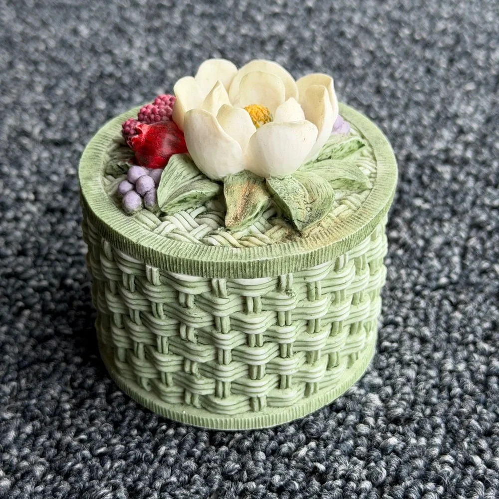Vtg 1999 Glynda Turley Magnolia Fruit Basket Resin Trinket Box Green 3in Signed