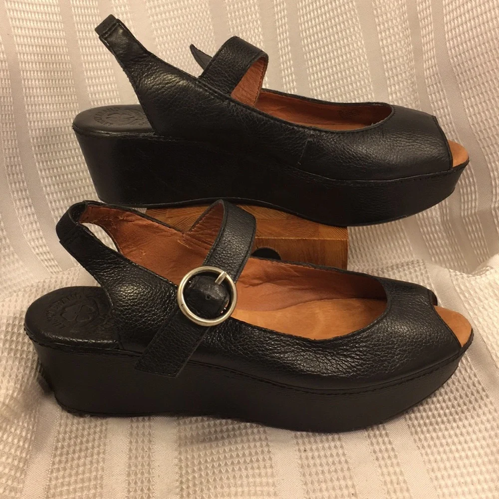 Lucky Brand buttery leather peep toe platform shoe