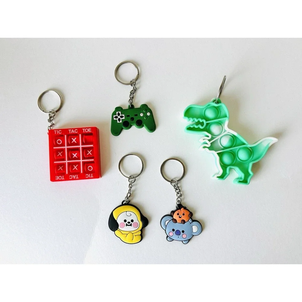 Lot Of‎ 5 Small Keychains Toys And BT21 Characters