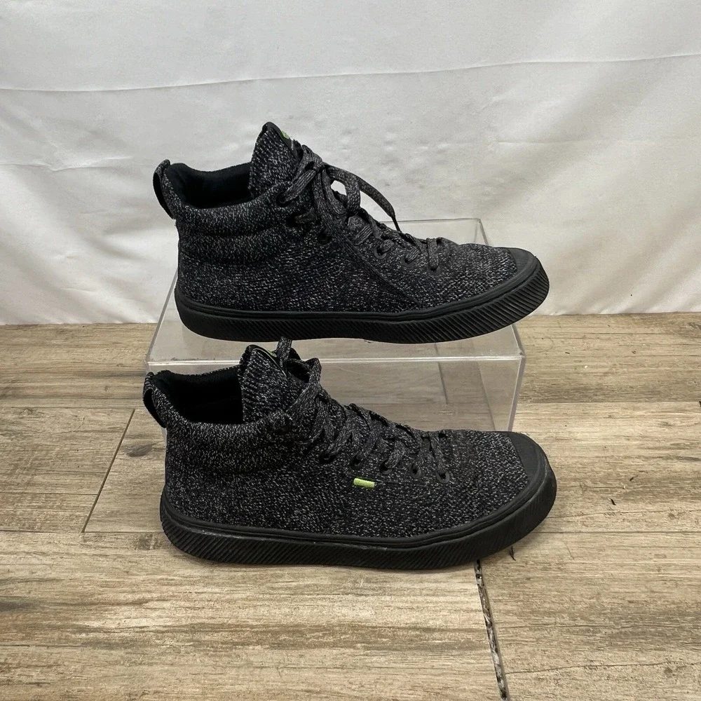 Cariuma gray knit