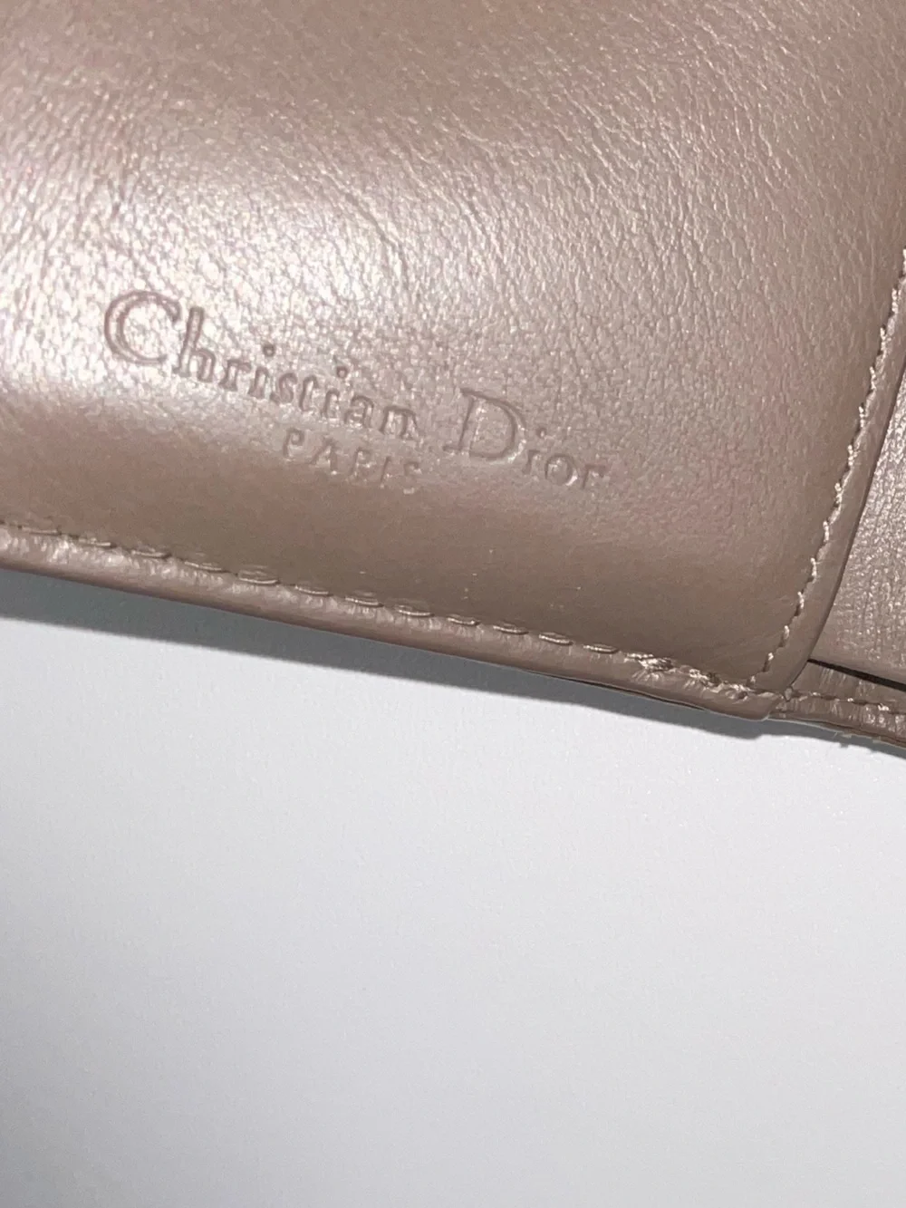 Dior authentic compact