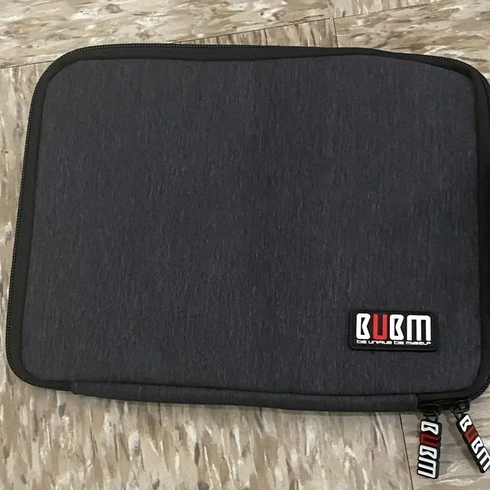 Gaming device carrying cases