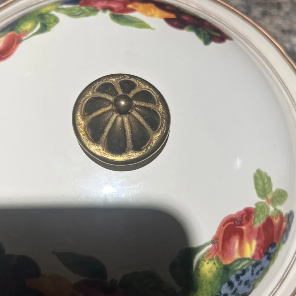 LINCOWARE Vegetables Enameled Metal Pot Server Lid Brass Handles