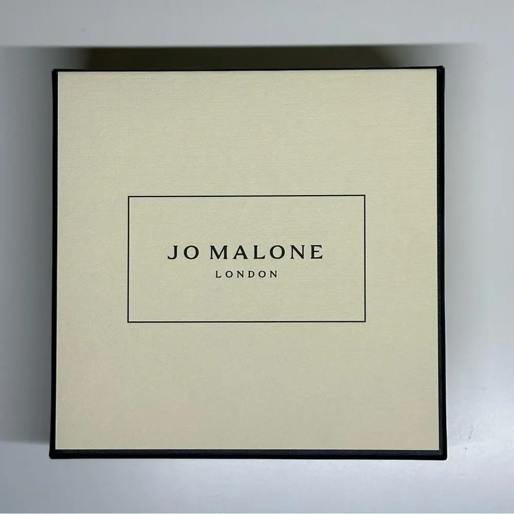Jo Malone | Gift Bag & Gift Box | Cream | W5.25 x H5.25 x L2.5 inch (box)