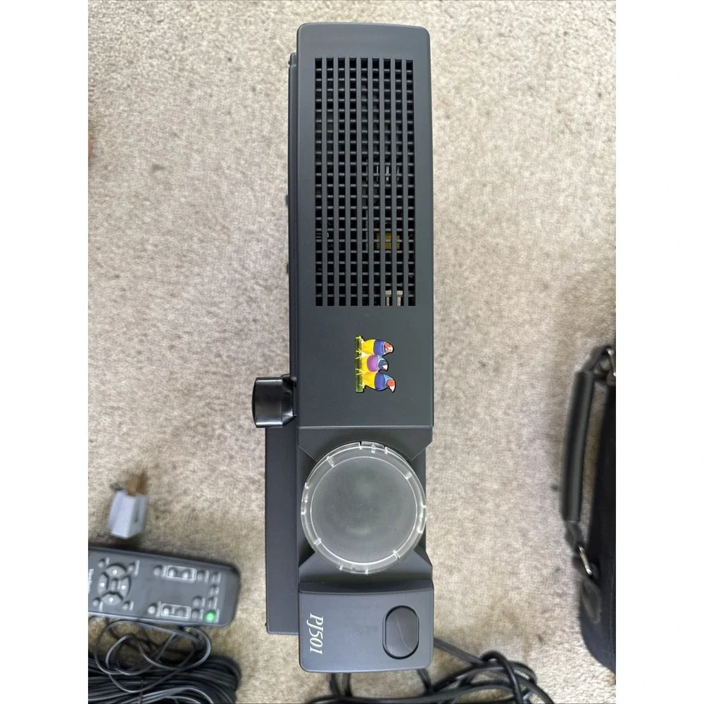 ViewSonic PJ501 3 Panel LCD Digital Multimedia Projector VPROJ25048-1W With Case