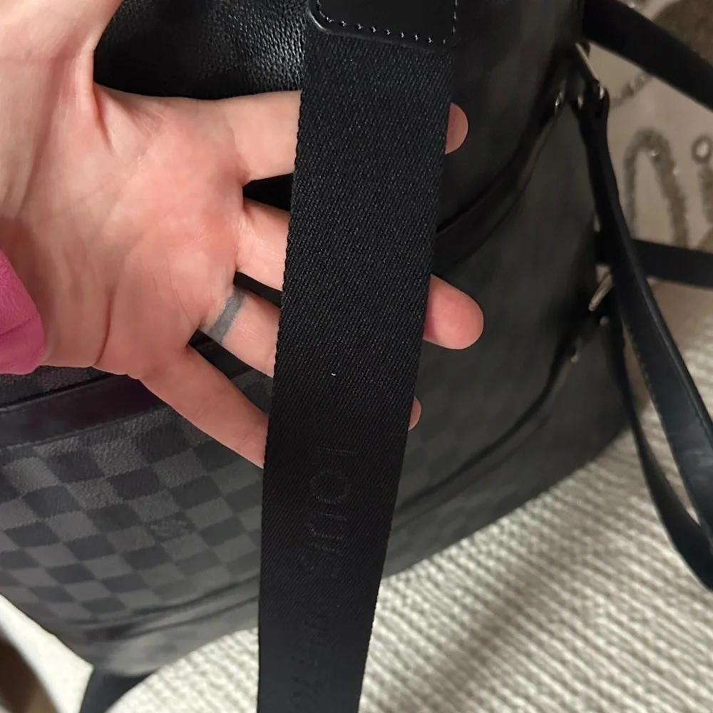 Louis Vuitton see can