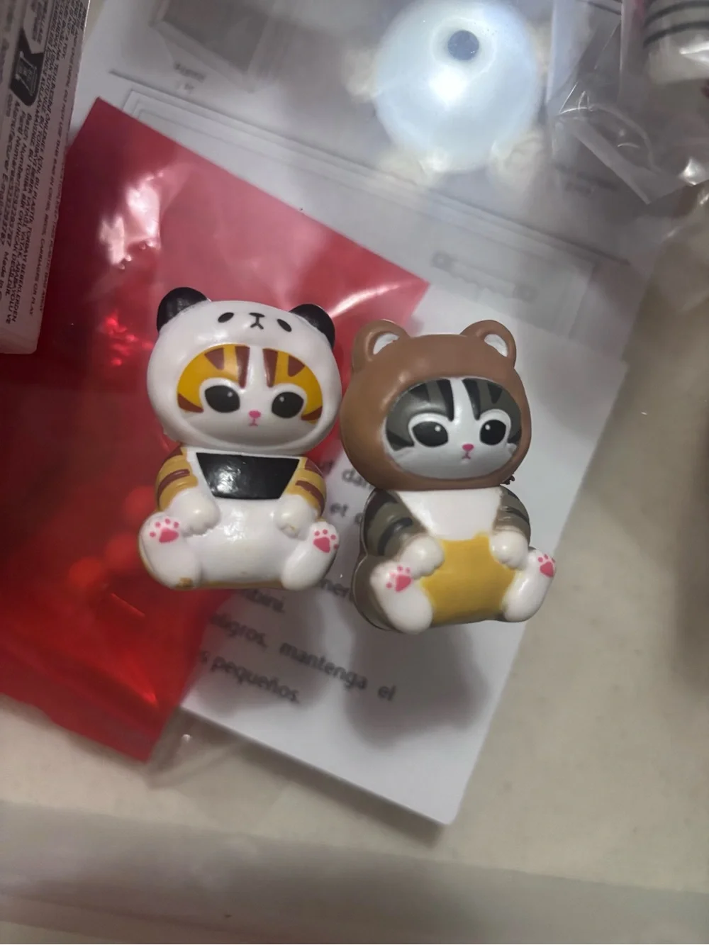 Various Mofusand figurines and Hippers