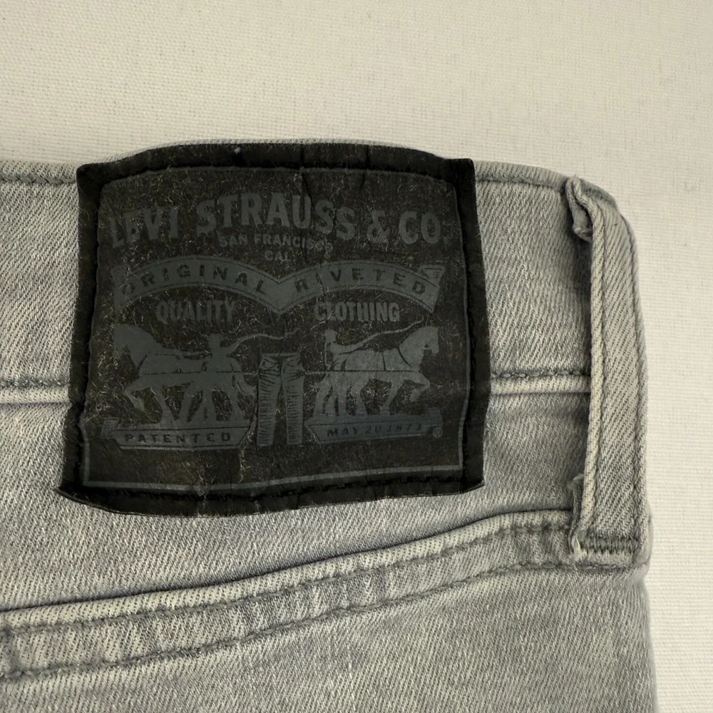Levis levi mile