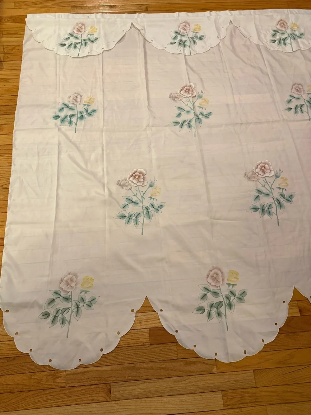 VTG Floral Embroidered White Shower Battenburg Lace Curtain Sweet 3D flowers!