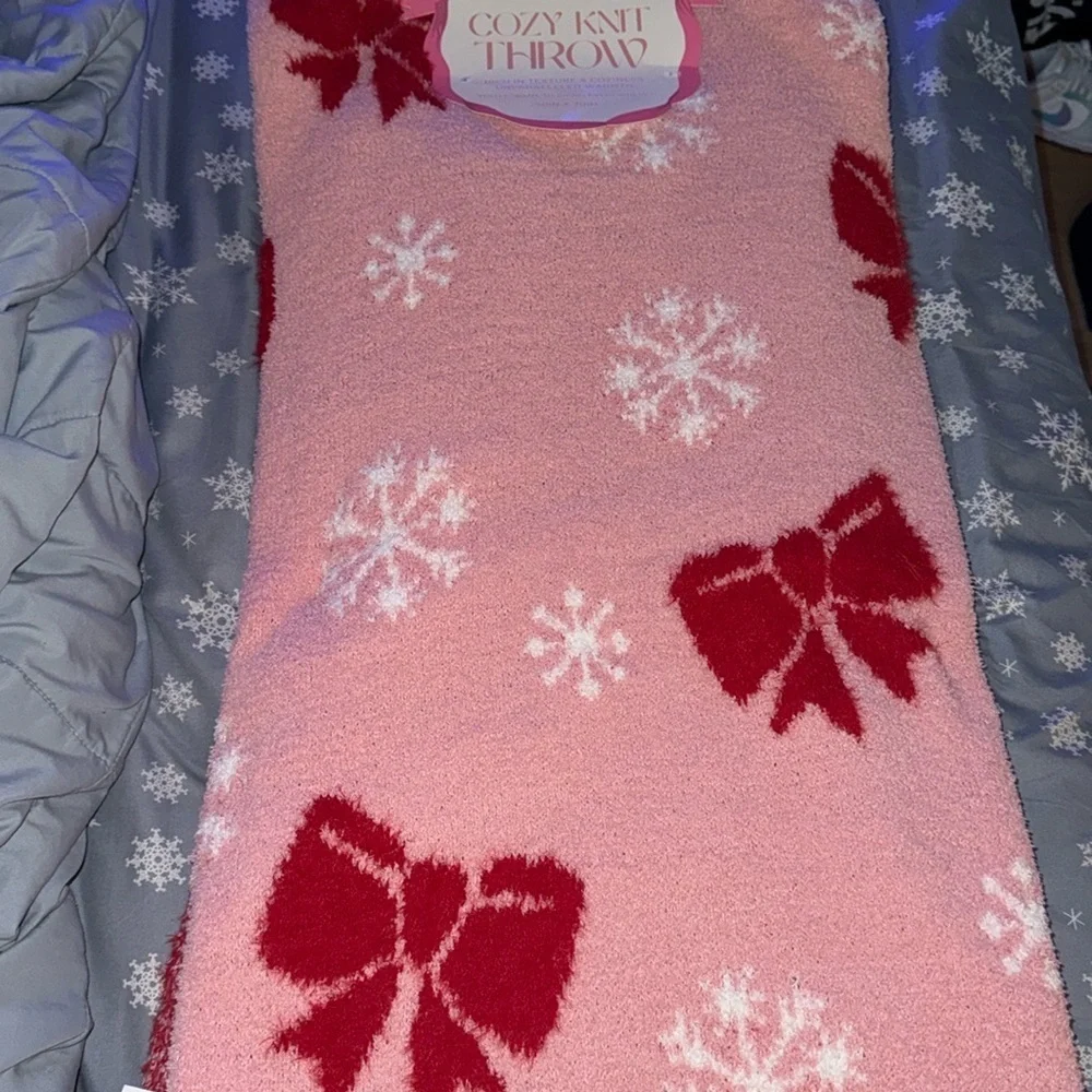Bows 🎀 SnowFlakes ❄️ Pink Holiday Christmas Knitted Oversized Throw Blanket