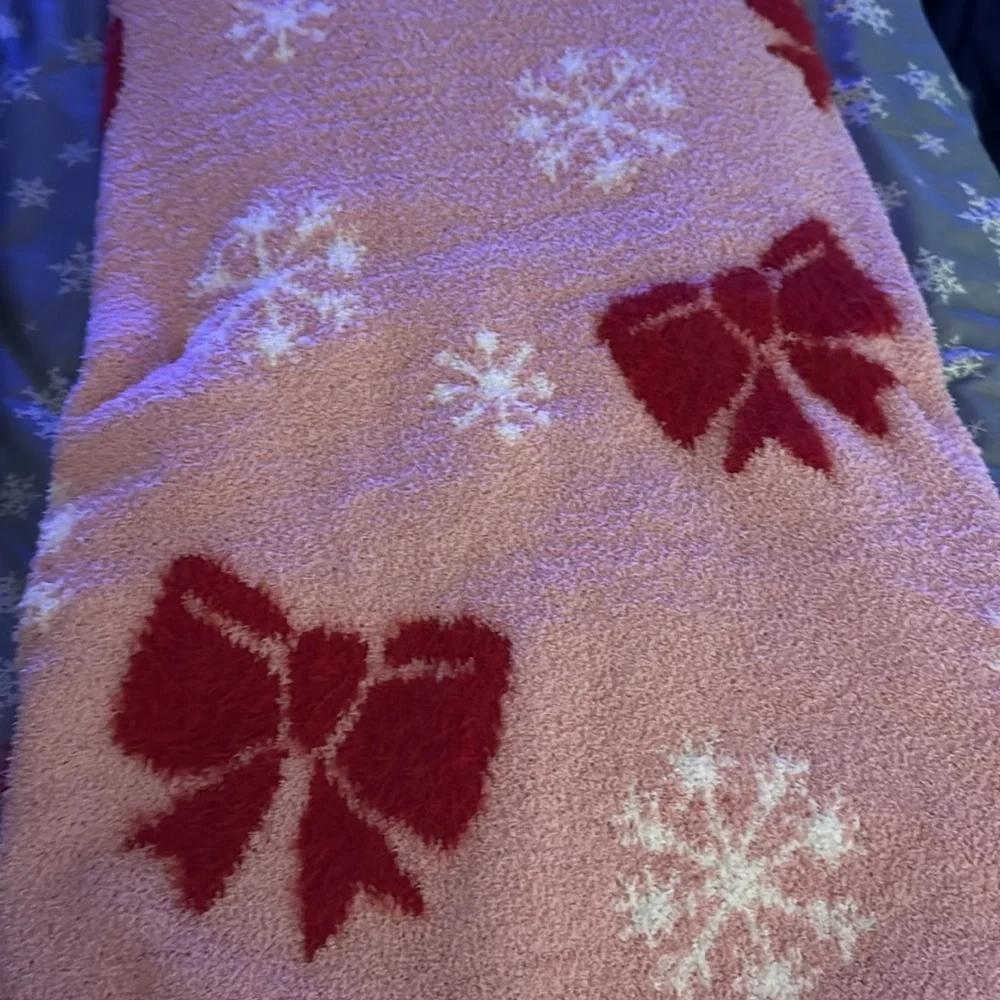 Bows 🎀 SnowFlakes ❄️ Pink Holiday Christmas Knitted Oversized Throw Blanket