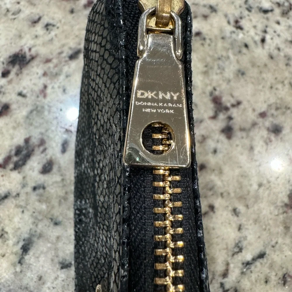 DKNY Wristlet Wallet Faux Snakeskin Leather‎ Clutch