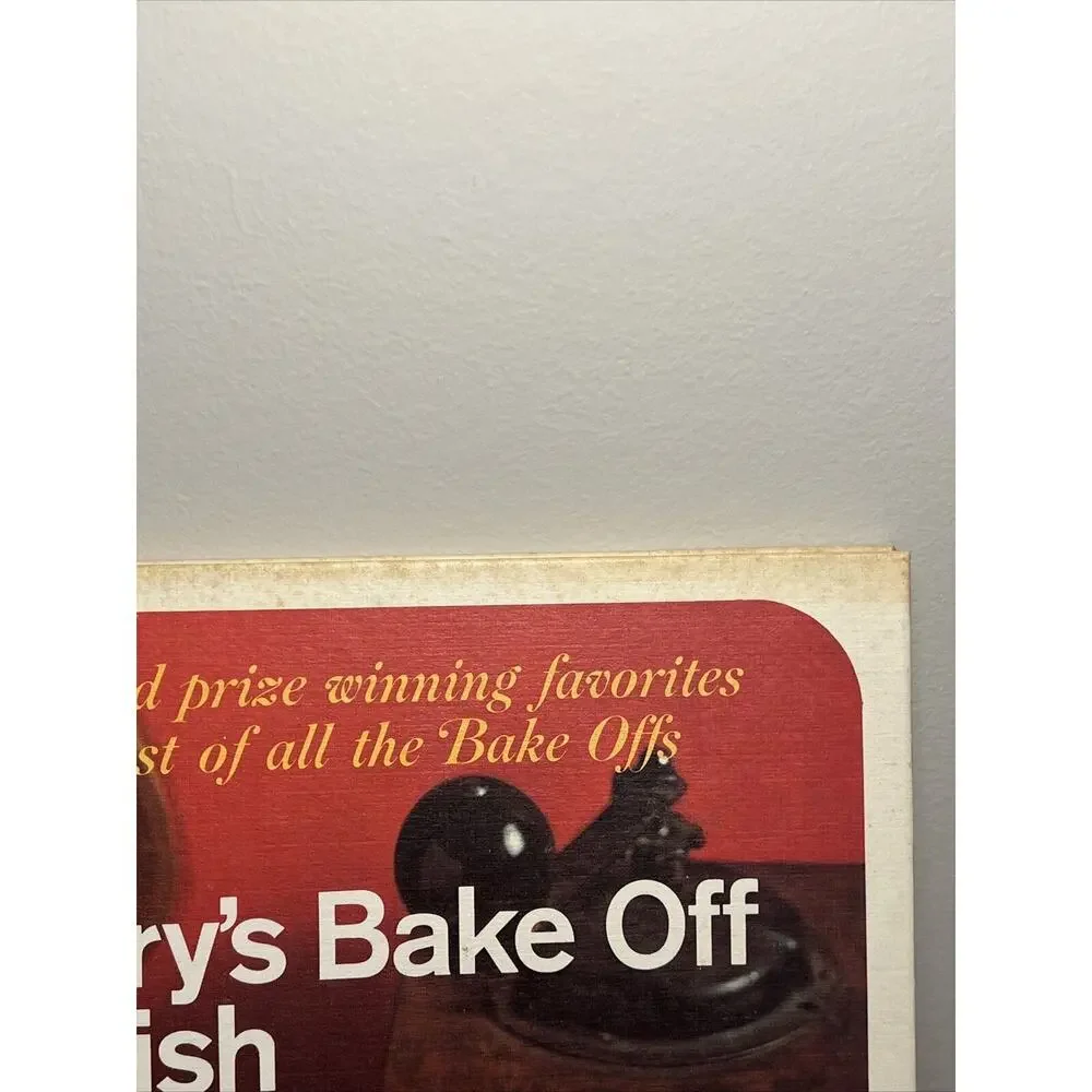 Pillsbury's Bake Off Main‎ Dish Cook Book Hardcover Pillsbury Publishing 1968