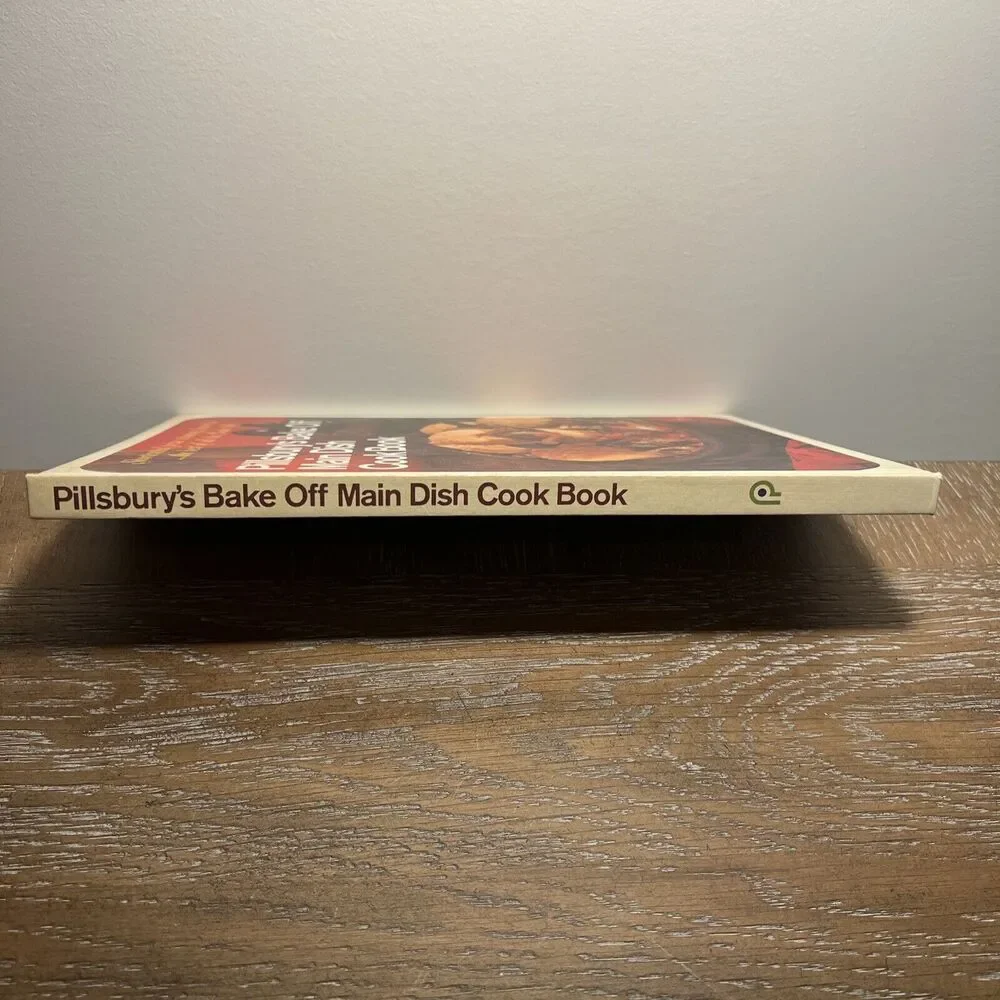Pillsbury's Bake Off Main‎ Dish Cook Book Hardcover Pillsbury Publishing 1968