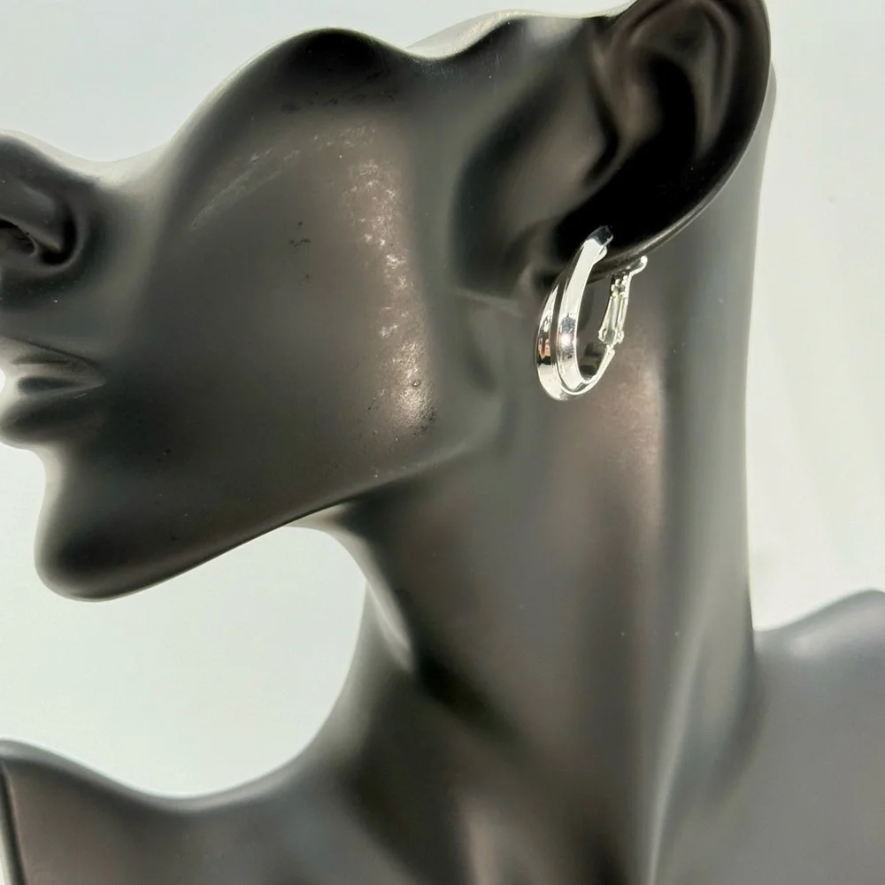 Chic Small Silver Hoop Earrings - Nickel Free for Sensitive Ears‎