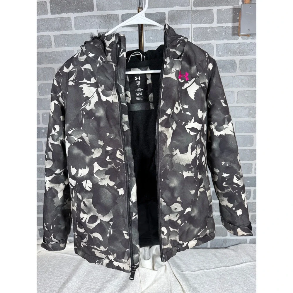 Under Armour Girls Puffer Jacket Gray Floral Camo Faux Fur Hood Medium pre-loved