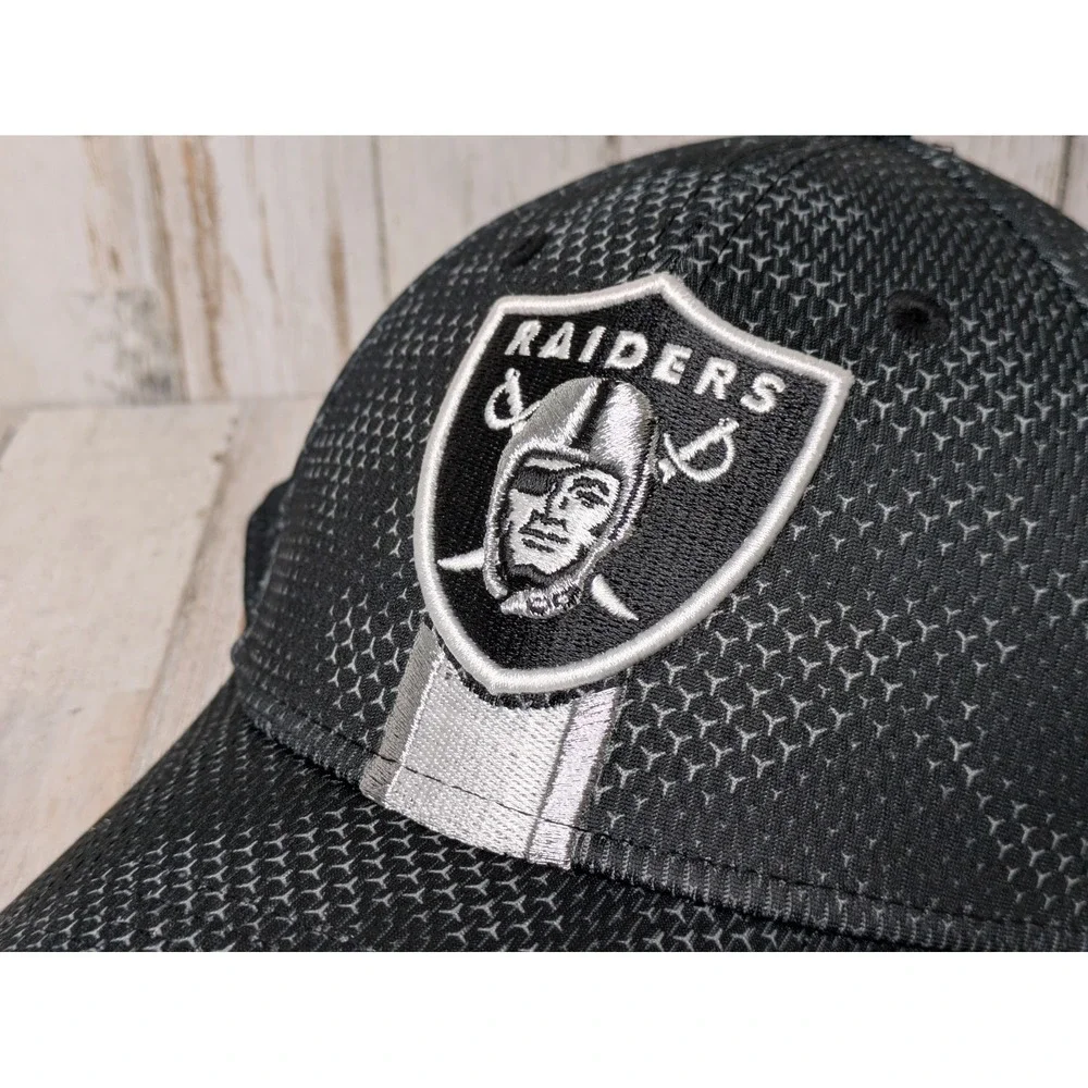 Las Vegas Raiders New Era 9Forty Snapback Adjustable Hat‎ Silver Black NFL AFC