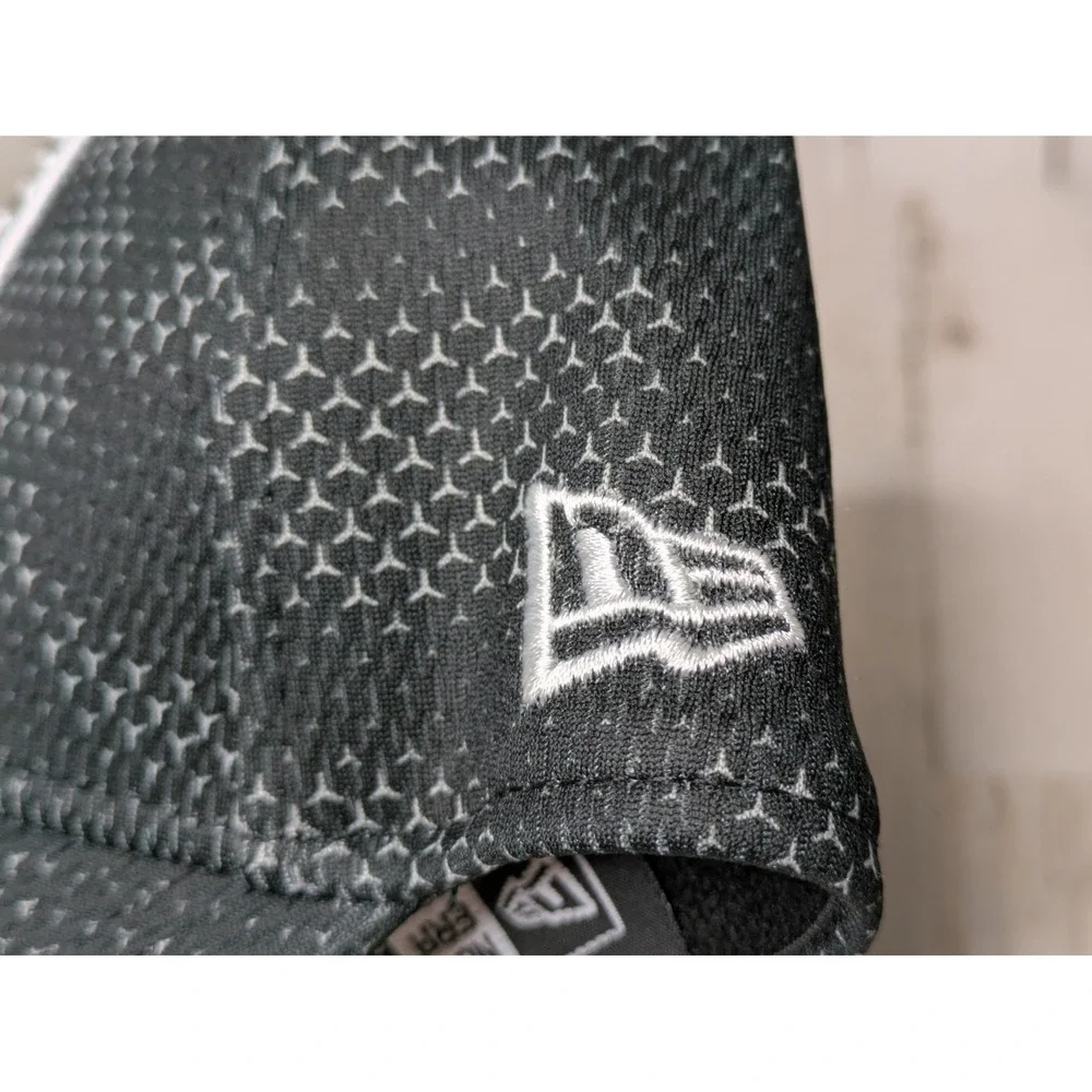 Las Vegas Raiders New Era 9Forty Snapback Adjustable Hat‎ Silver Black NFL AFC