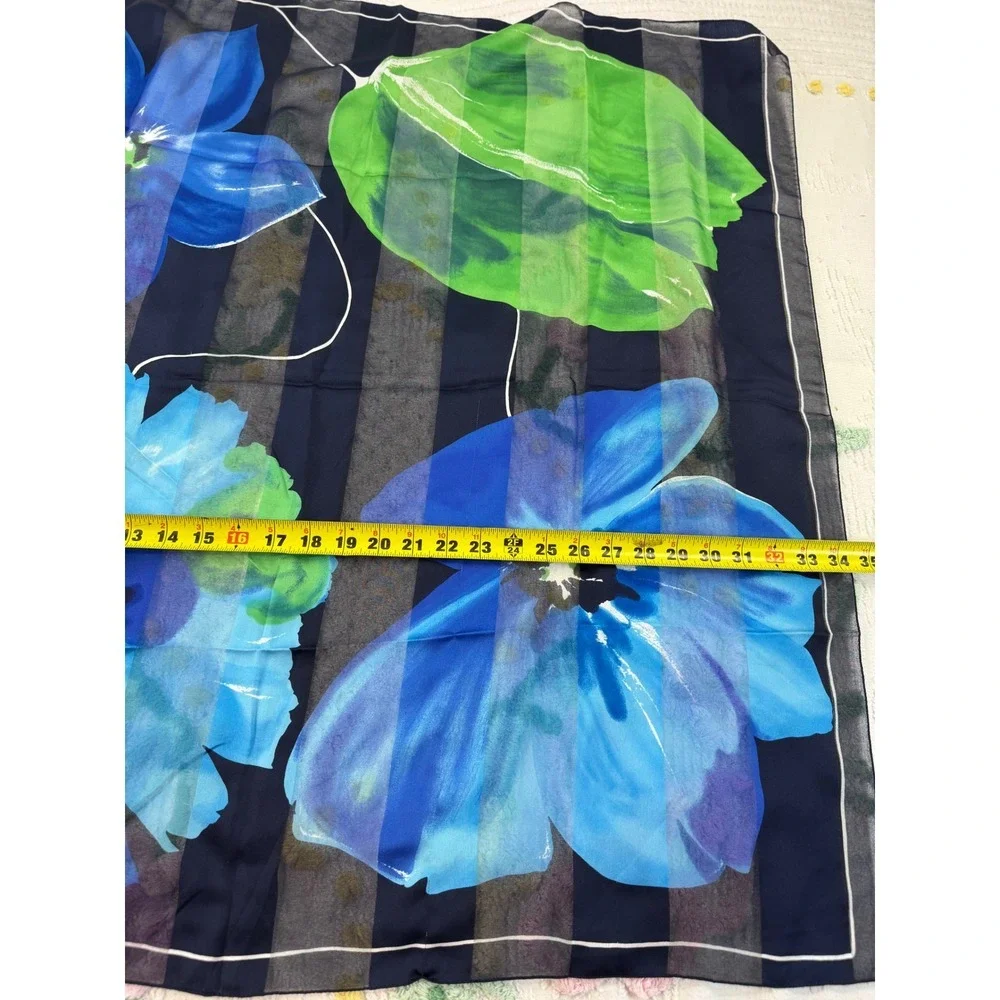 N/A square scarf
