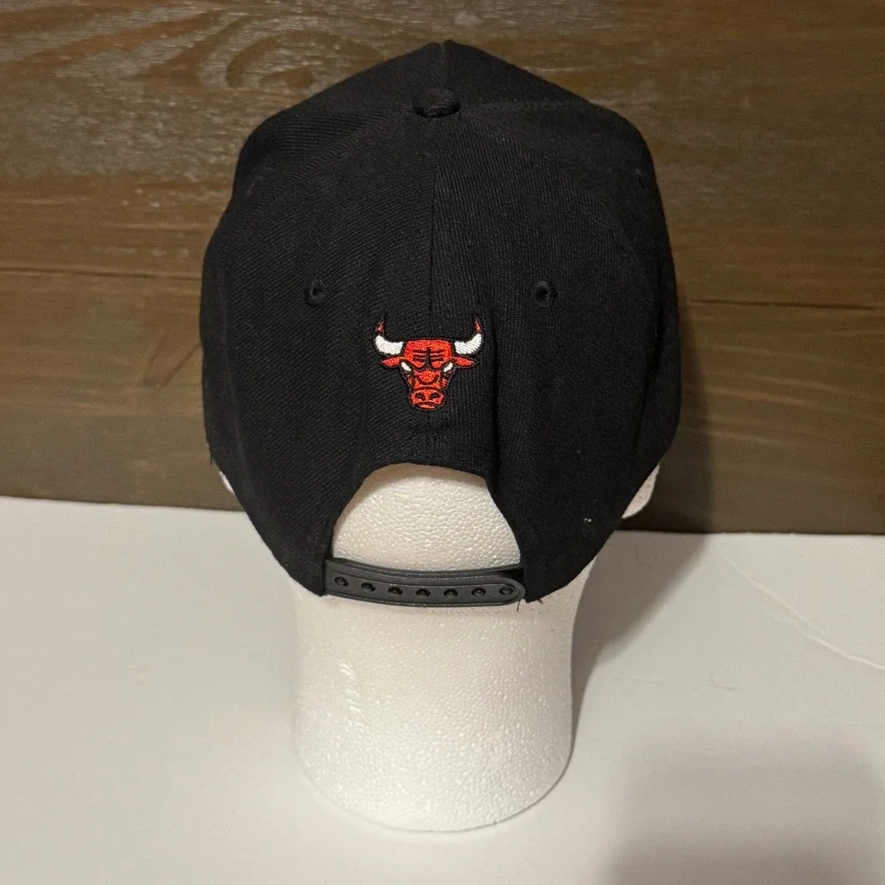 Ultra Game Chicago Bulls NBA Snapback Hat Embroidered Black Red OSFM Excellent