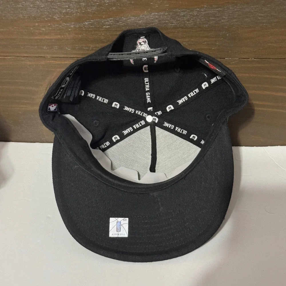 Ultra Game Chicago Bulls NBA Snapback Hat Embroidered Black Red OSFM Excellent