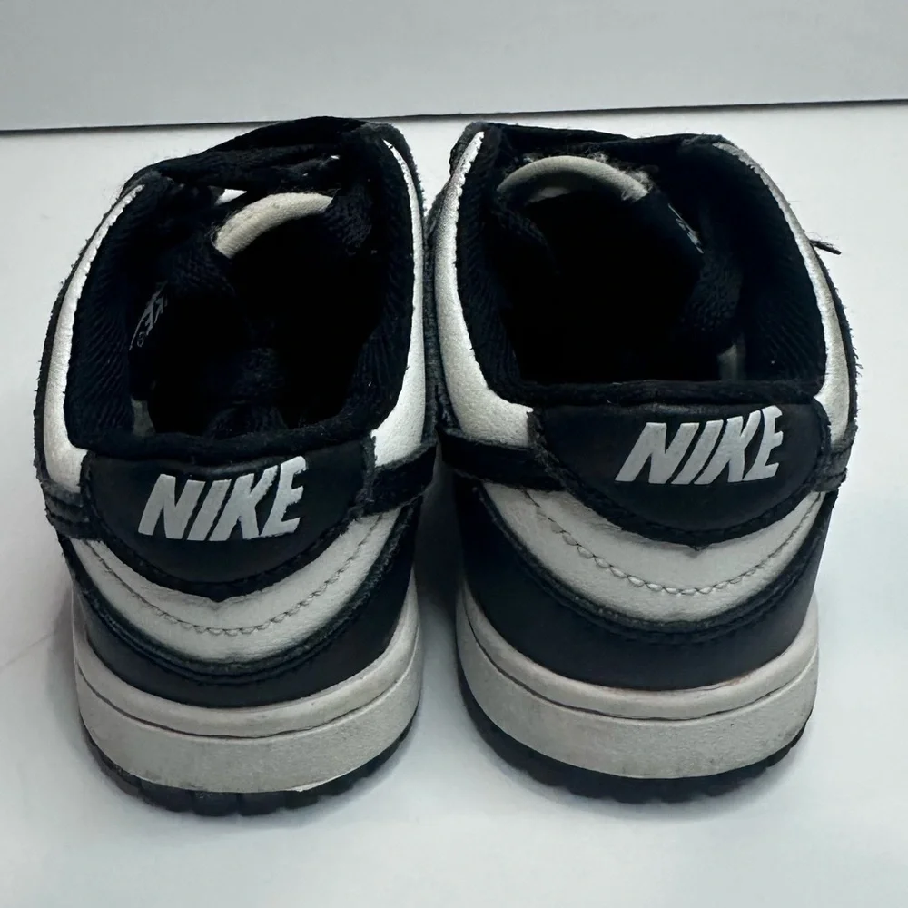 Pre-owned Nike Kids Black and White Sneakers Sz.8