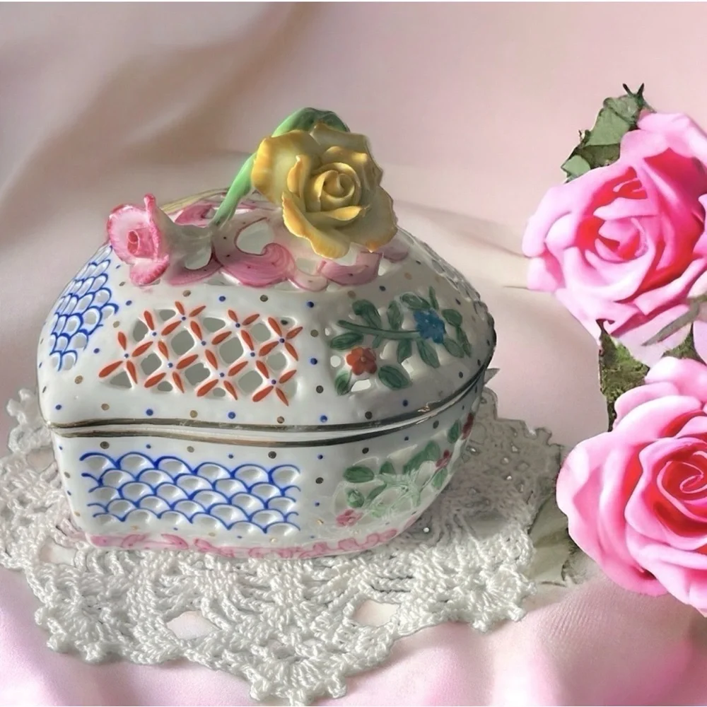 Heart-shaped reticulated porcelain trinket or jewelry dish with 3D floral design