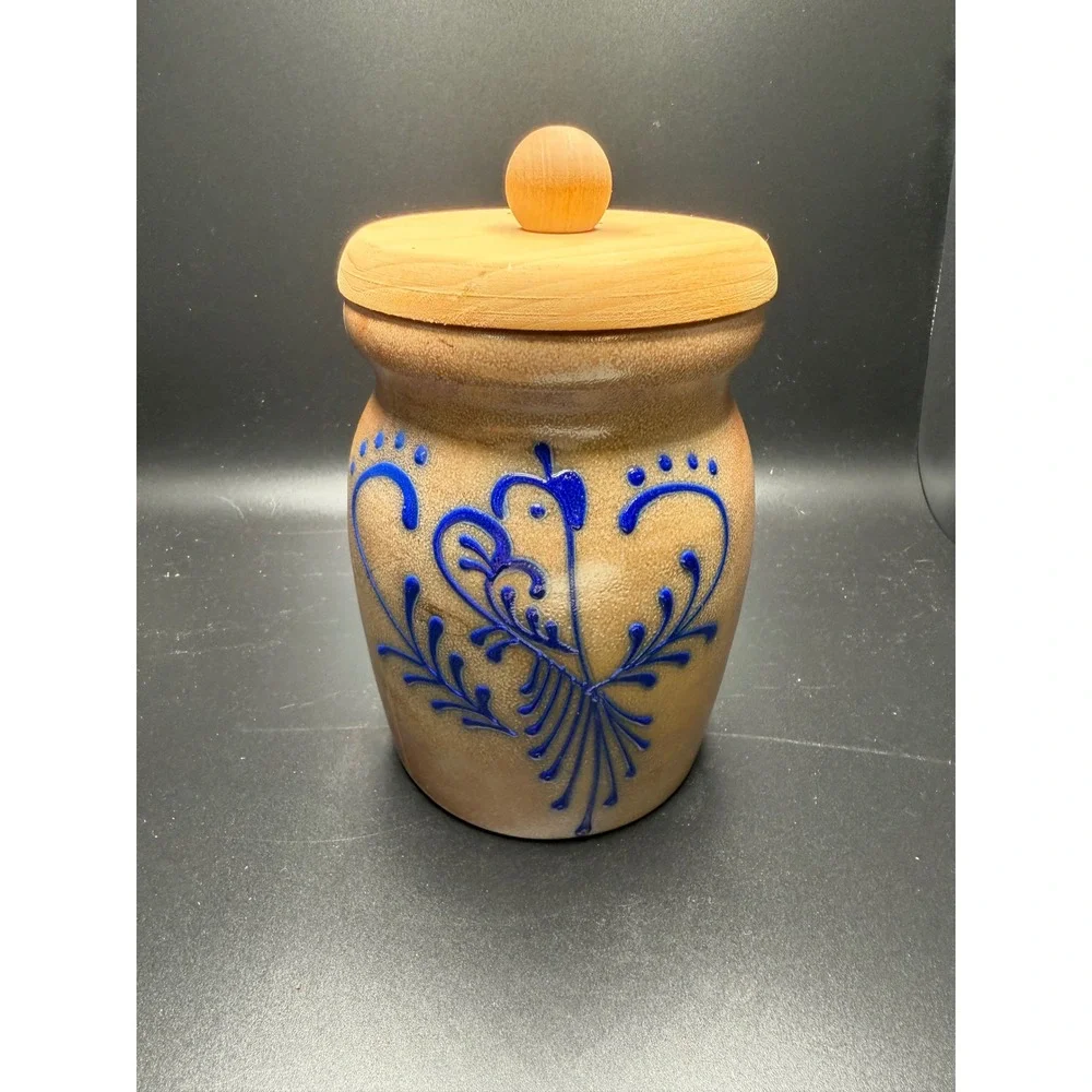 Vintage Stoneware Crock Pot Jar‎ Rustic Blue Floral Design with Wooden Lid 1996