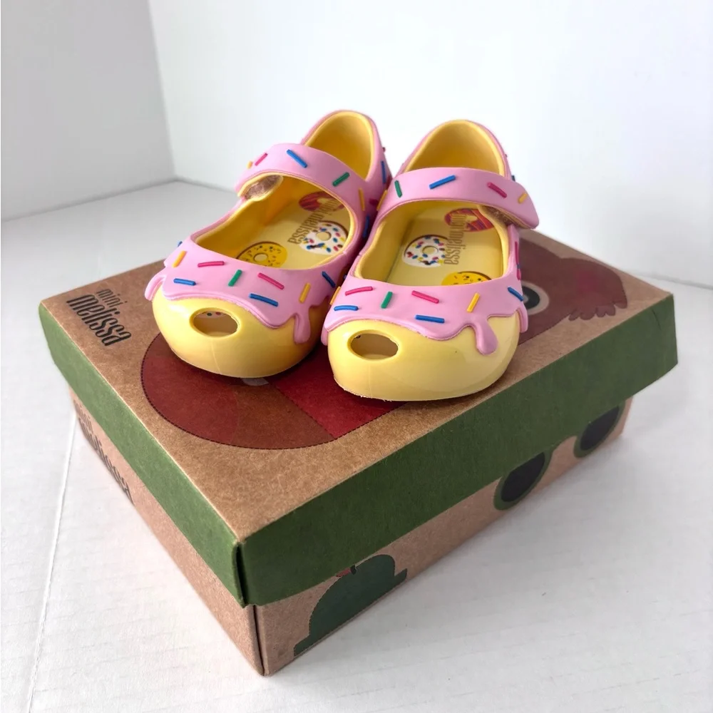 Mini Melissa questions leave