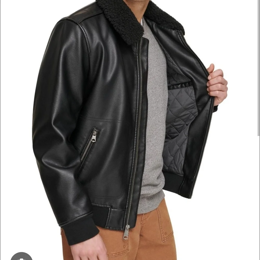 Levis jacket pockets