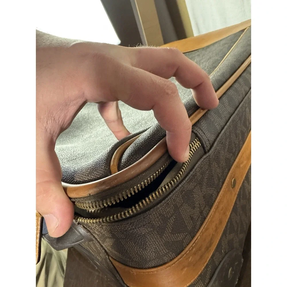 Michael Kors luggage functioning