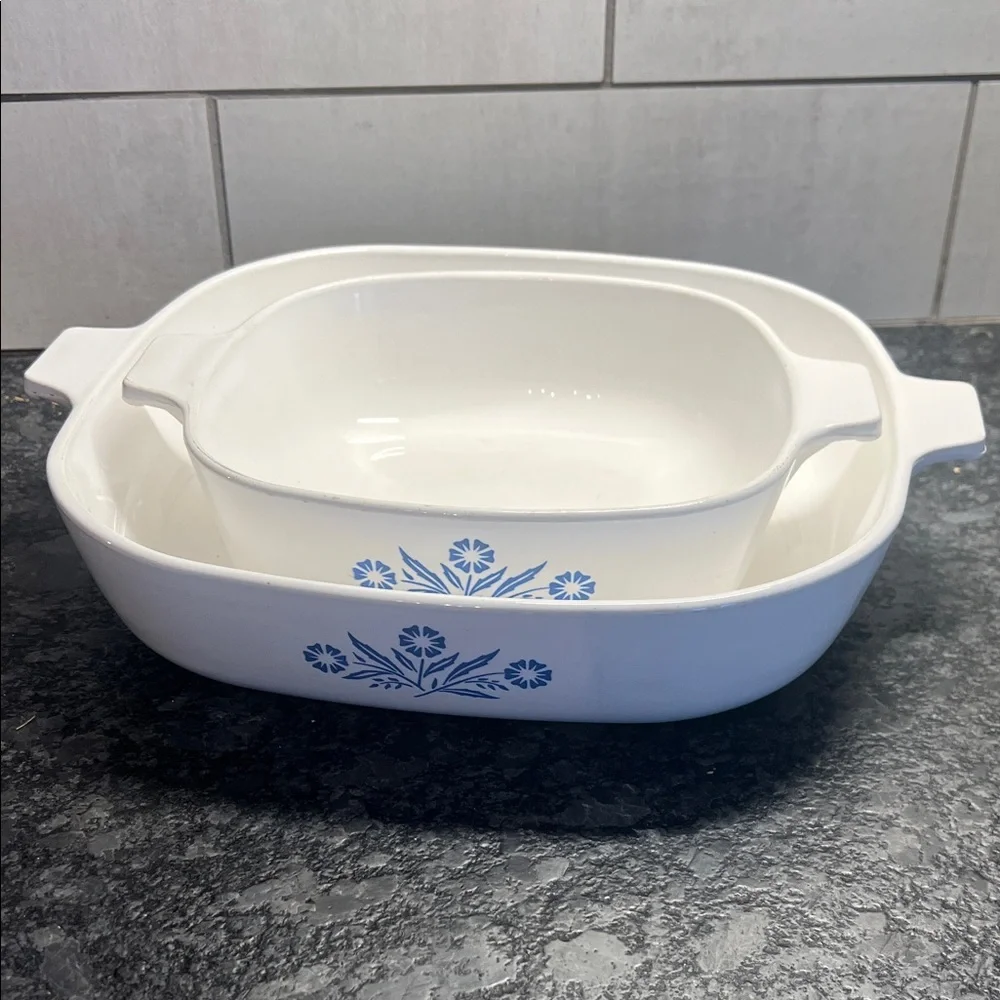 Set of 2 Corningware Cornflower blue casserole dishes.  Exc condition