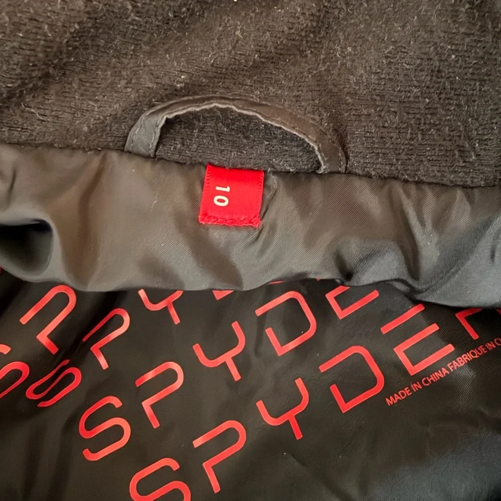 Spyder striking pockets sporty