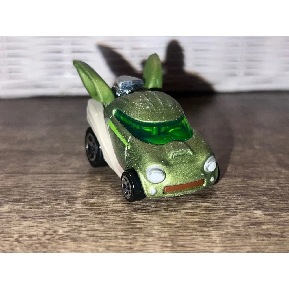 Hot Wheels Star Wars Character Yoda 2024 Loose Die Cast EUC Disney Movies