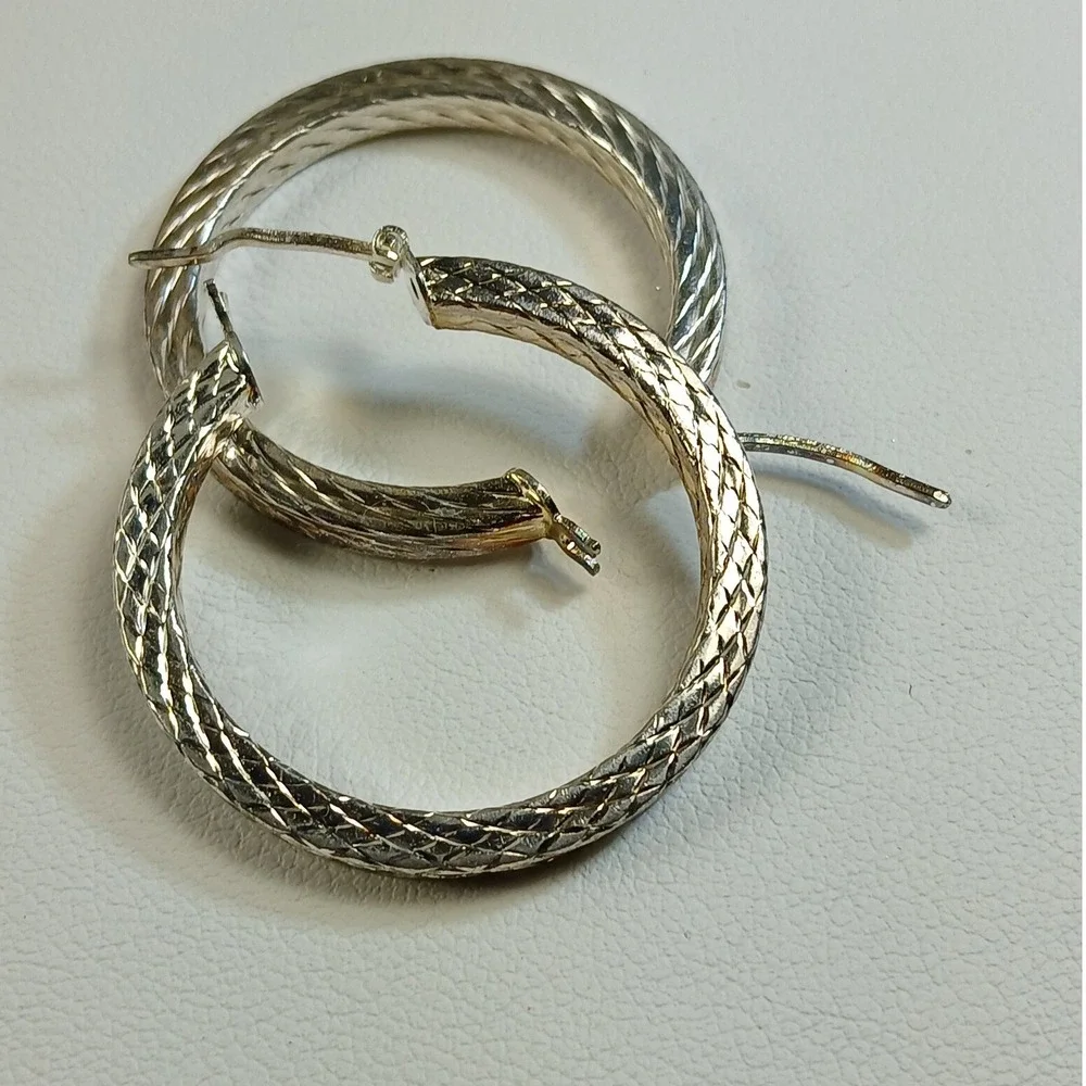 Vintage 1990s Sterling Silver Textured Diamond Cut Hoop Earrings Thailand 1.25