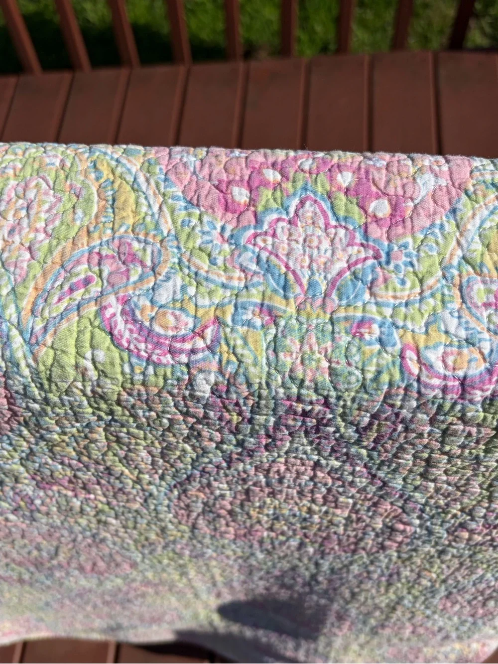 Full Size quilt bedspread pastels