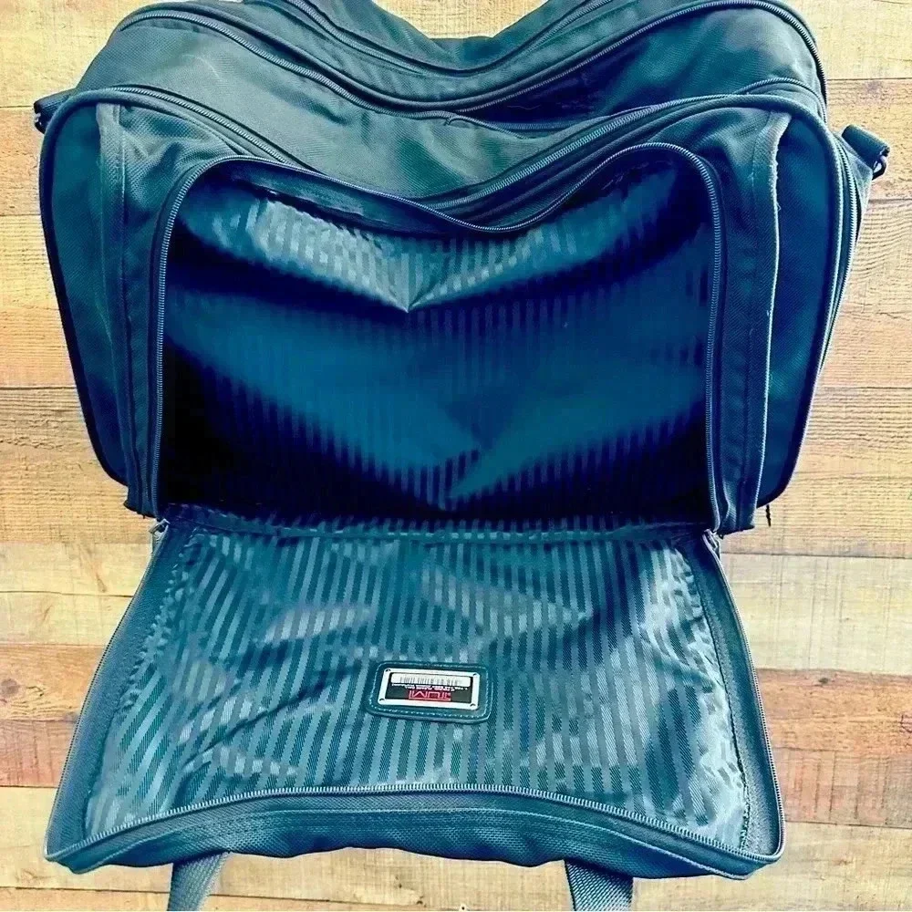 Tumi pre loved
