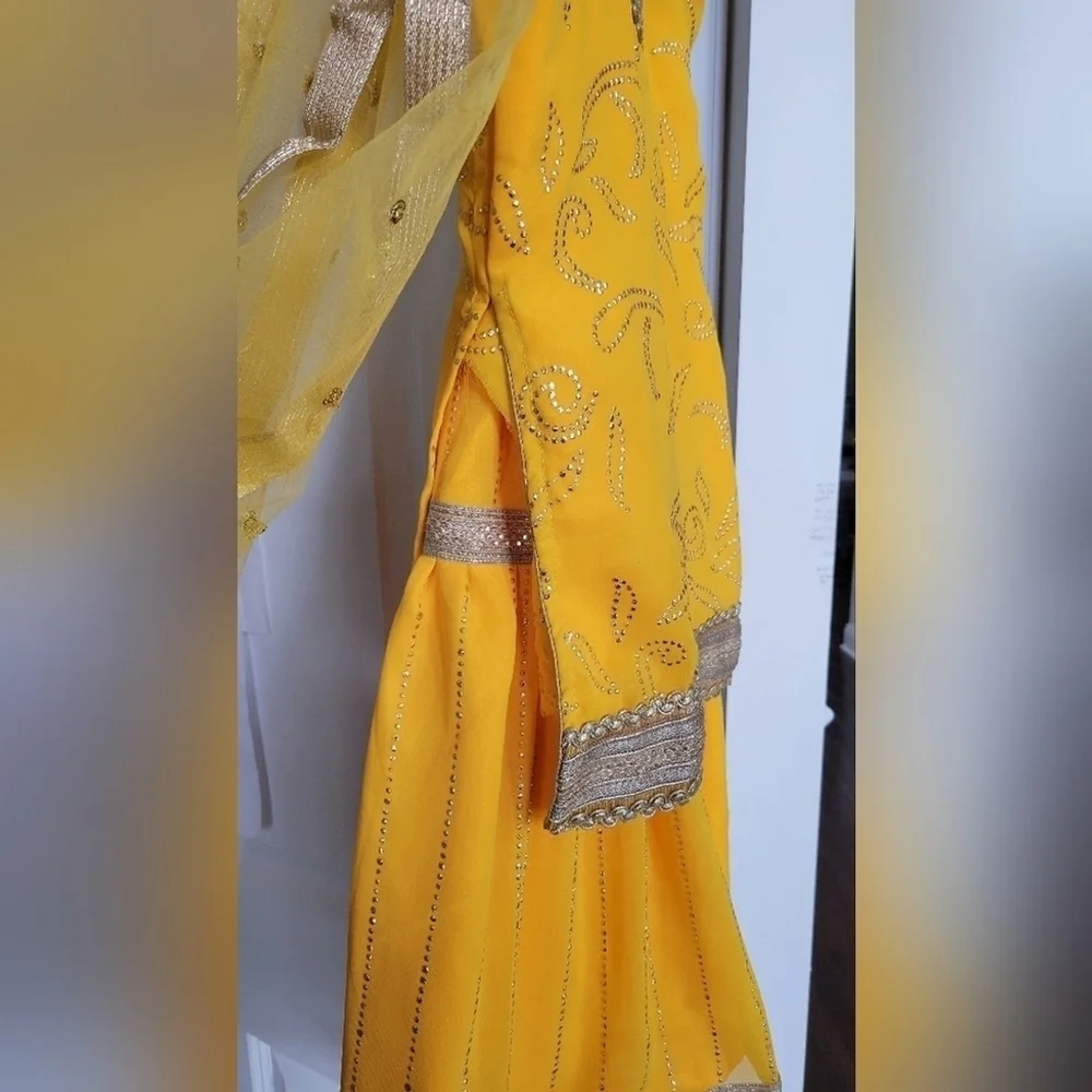 Girls Suit with sharara pants size: 7-8 years