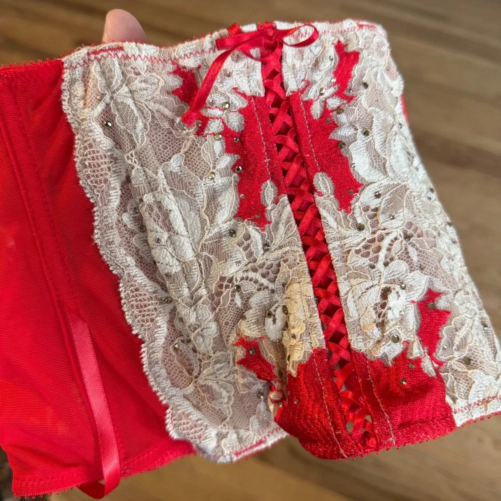 Victorias Secret Very‎ Sexy Red Lace Rhinestone Waist Cincher Corset Belt XS/S