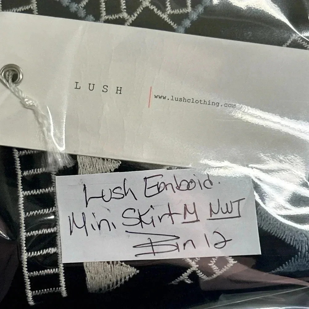 Lush mini skirt