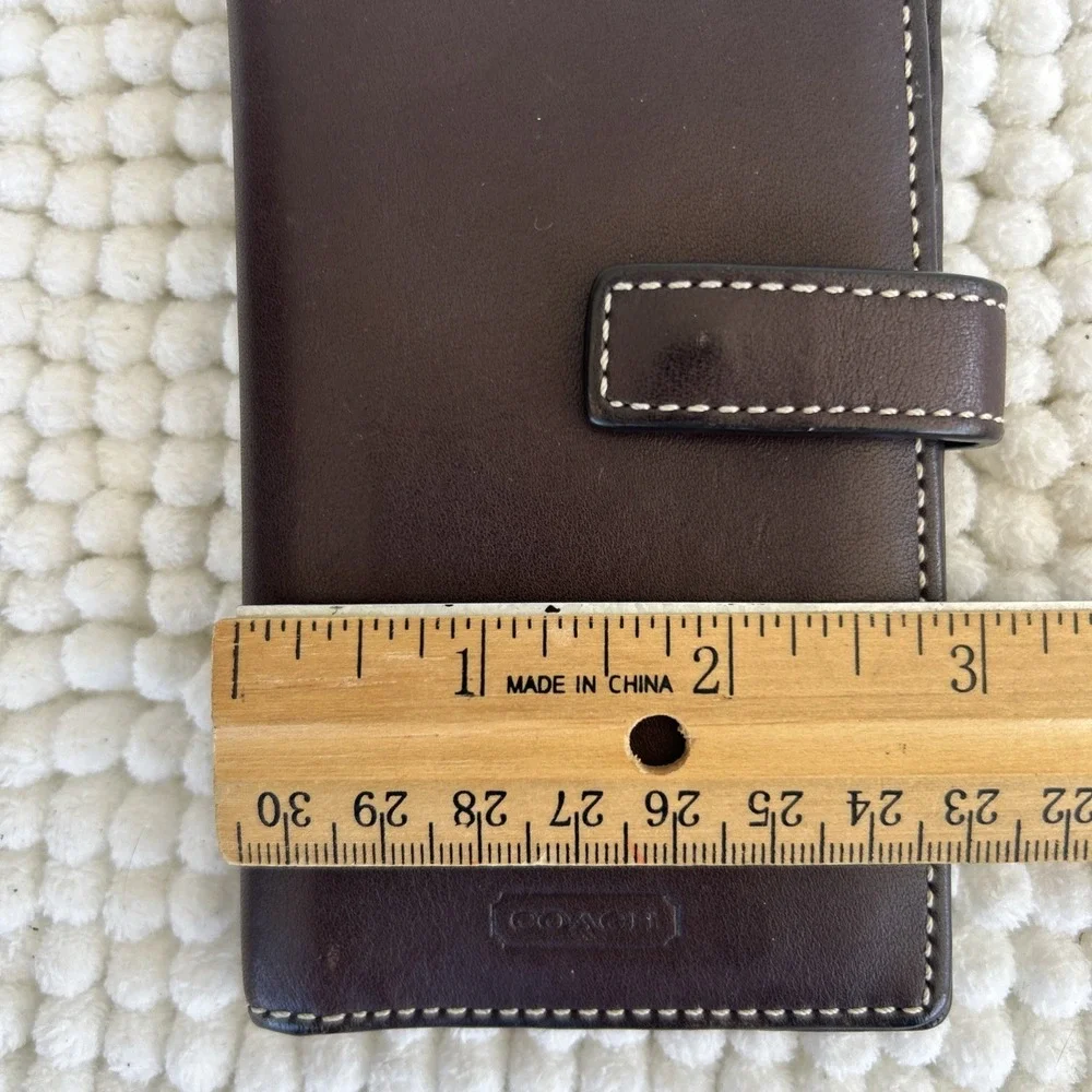 Coach closure snap