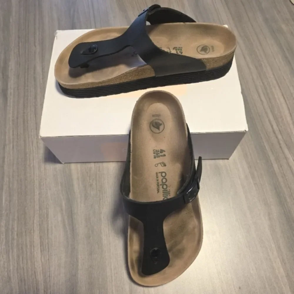 Birkenstocks Gizeh Grooved Black and Tan Platform Sandals Size 41