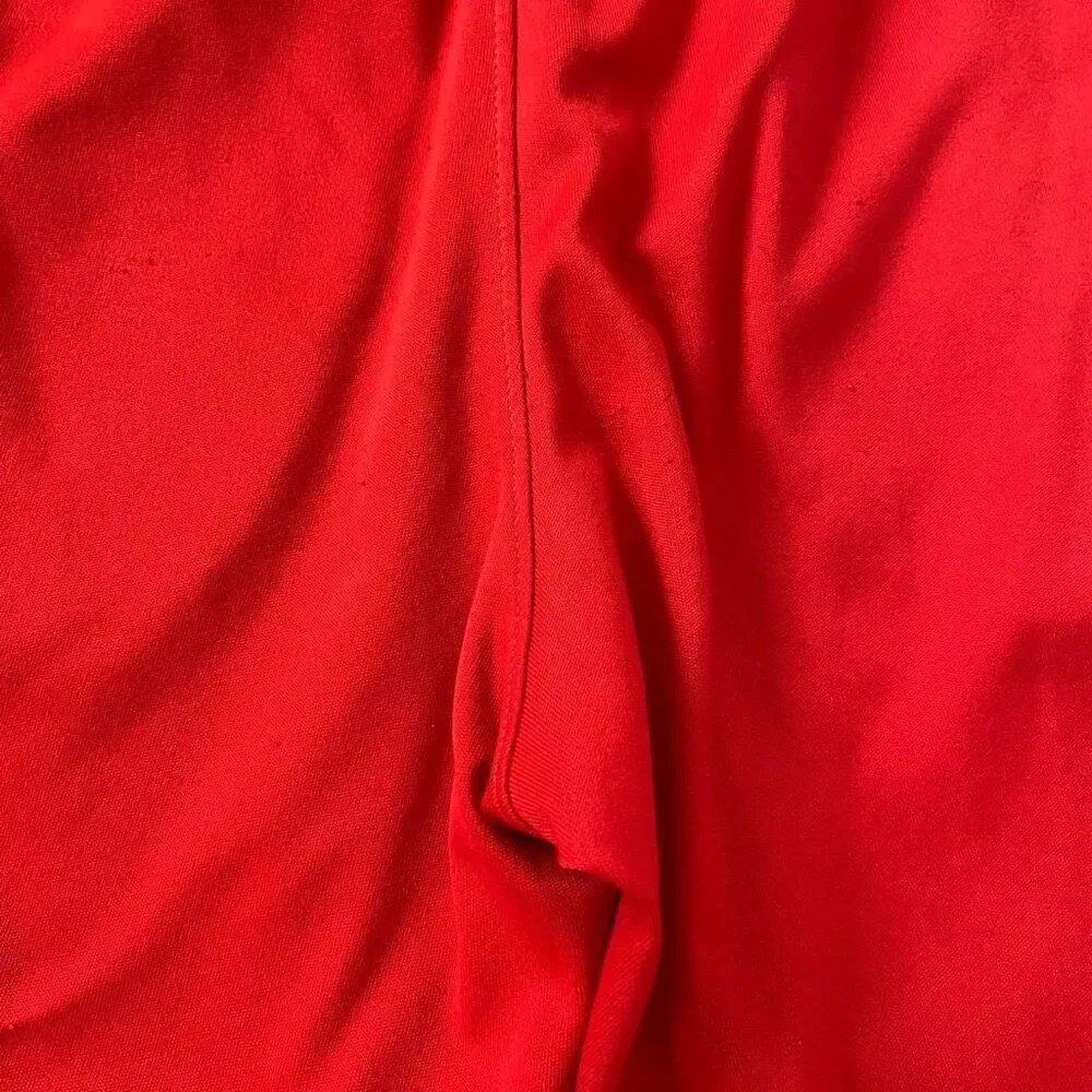 Under Armour youth boys M loose fit heatgear pull on athletic shorts red&black